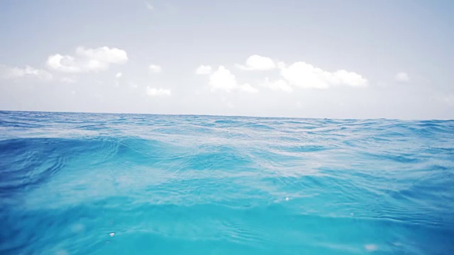 海浪在海洋中的视频视频下载