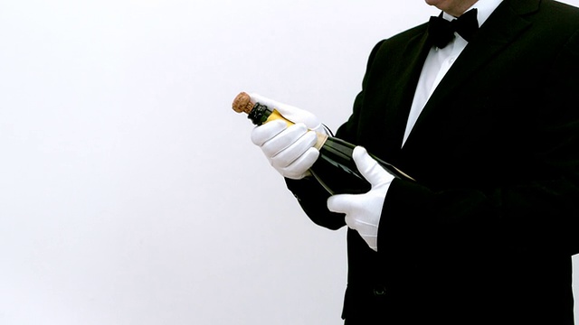 服务员正在开一瓶香槟视频下载