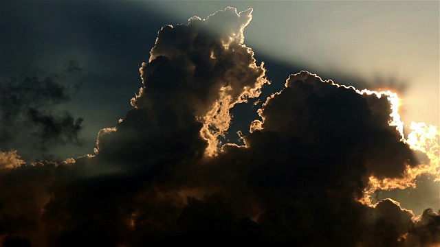 阳光穿过云层视频素材