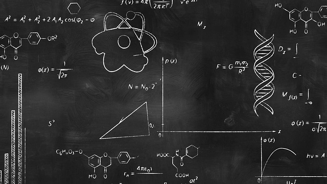 在黑色黑板上写科学公式视频素材
