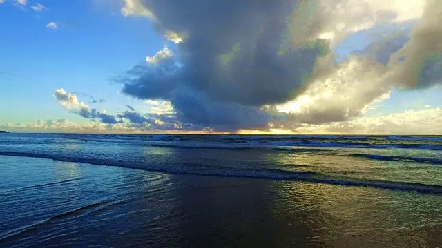 航拍葡萄牙海滩上美丽的日落视频下载