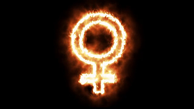 在火焰中点燃和燃烧的女性标志视频素材