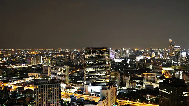 曼谷的夜景。曼谷是泰国的首都，也是一个受欢迎的旅游目的地。视频素材
