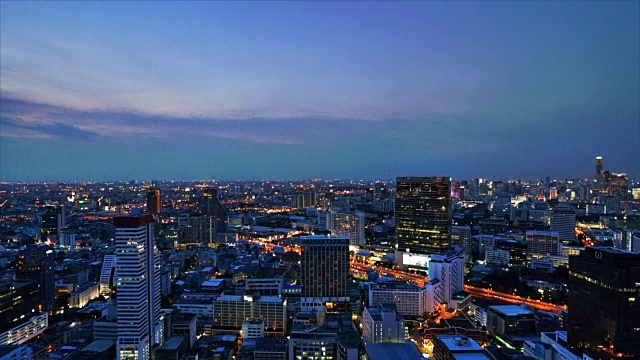 曼谷的夜景。曼谷是泰国的首都，也是一个受欢迎的旅游目的地。视频素材