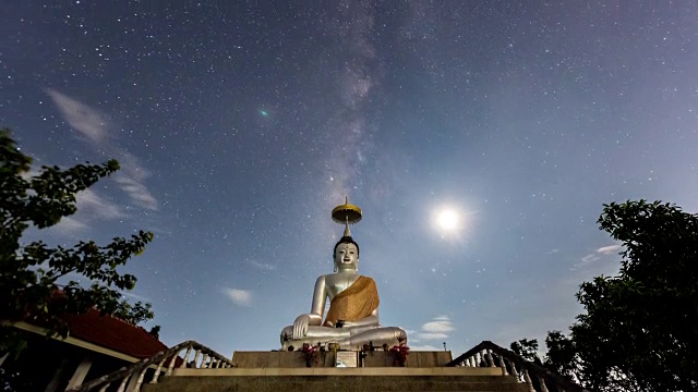 时间流逝-泰国的银河和月亮佛像视频素材
