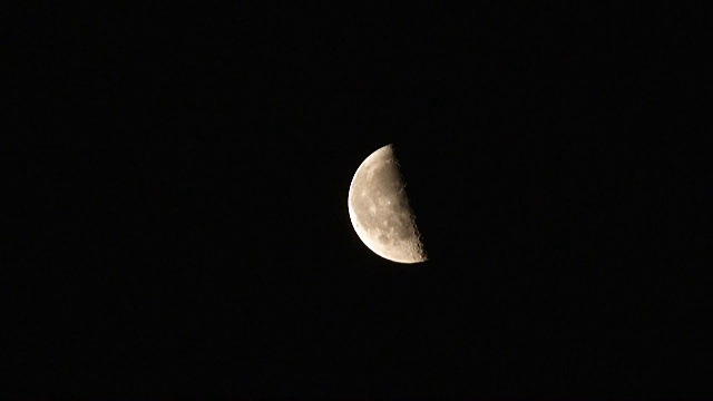 天上的月亮。视频素材