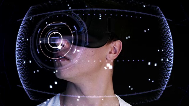 年轻人戴着VR头戴玩虚拟现实游戏视频下载