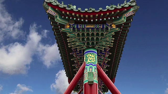传统的中国古色古香的大门在北海公园——是一个皇家花园，在北京紫禁城的西北部，中国视频素材