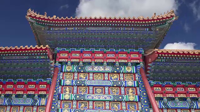 传统的中国古色古香的大门在北海公园——是一个皇家花园，在北京紫禁城的西北部，中国视频素材