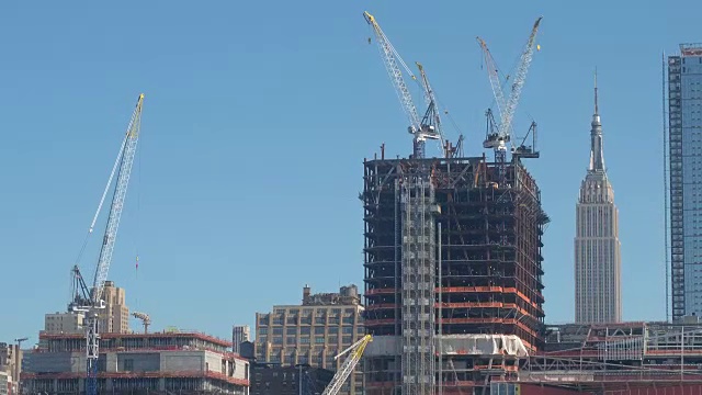 特写:在曼哈顿中城建造现代摩天大楼，纽约市视频素材