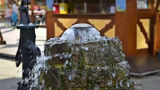 亚历山大广场的小喷泉视频素材