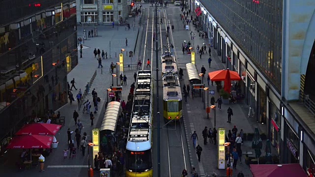 柏林亚历山大广场的电车站视频素材