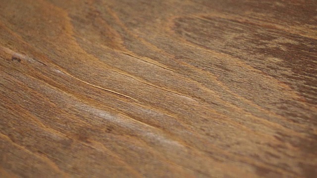 一个美丽的木制表面纹理的滑动镜头。视频素材