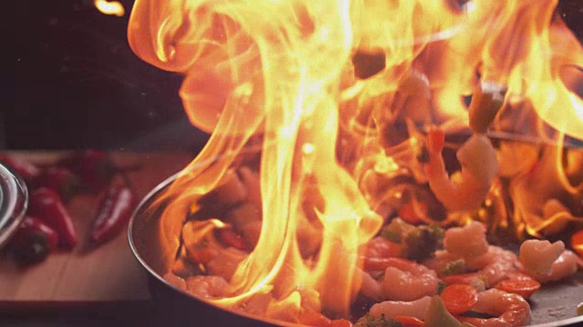 燃燒的炒菜視頻素材