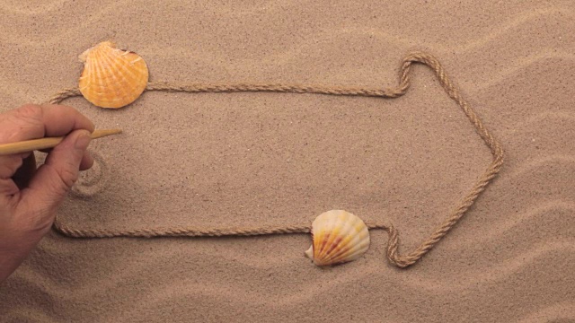 巴登的碑文是用手写在沙滩上，用绳子做成的指针。视频下载