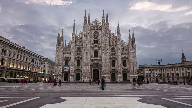 时光流逝:意大利米兰的米兰大教堂。视频下载