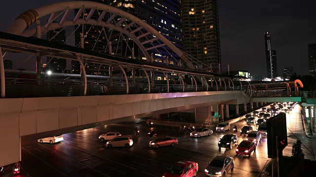 曼谷晚上交通堵塞视频素材