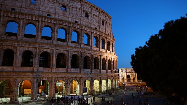 夜景罗马斗兽场圆形剧场在罗马中心视频素材