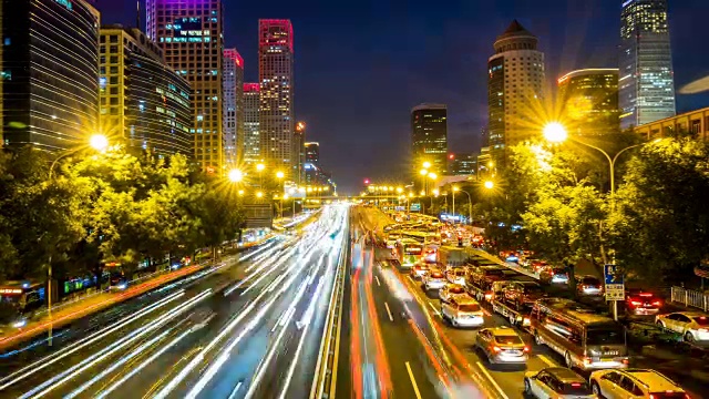 中国北京夜间高速公路交通繁忙的时间流逝视频购买