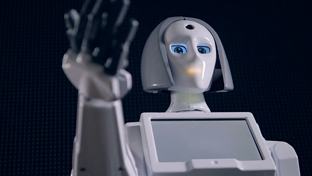 低视点的机器人做了一个邀请的手势。视频下载