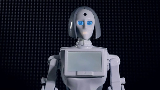 一个白色机器人鞠躬致意。视频下载