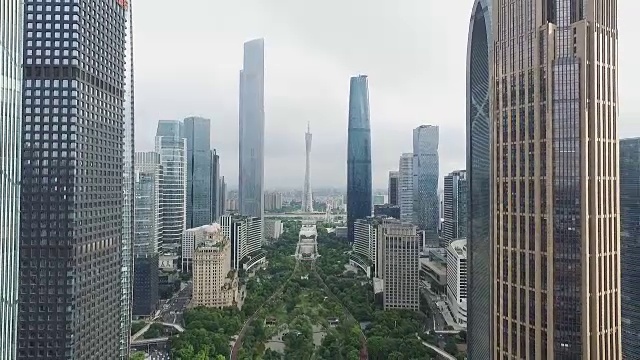 现代城市市中心的现代建筑视频下载