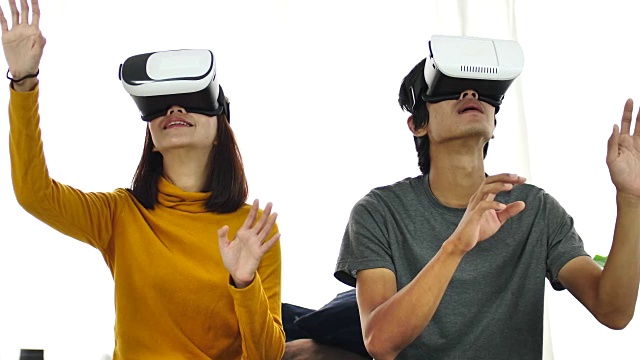 夫妇玩虚拟现实耳机视频下载