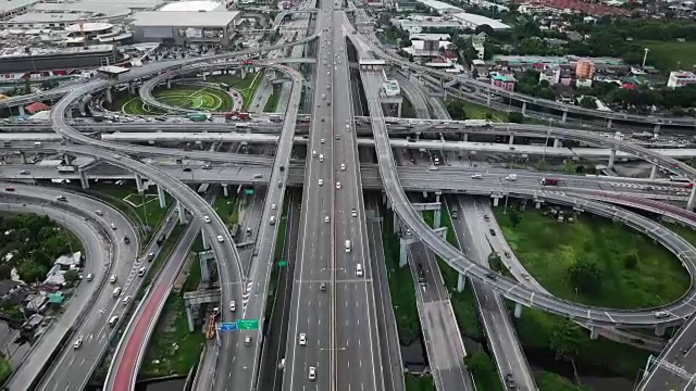 泰国曼谷市的公路枢纽鸟瞰图视频下载