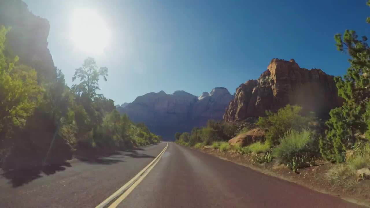 在美國錫安山口行駛的POV汽車視頻素材