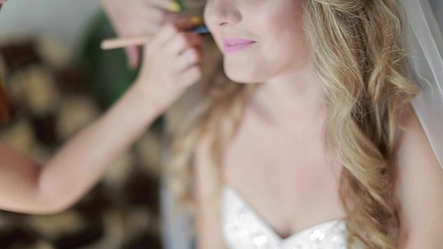 美丽的新娘肖像婚礼化妆视频素材