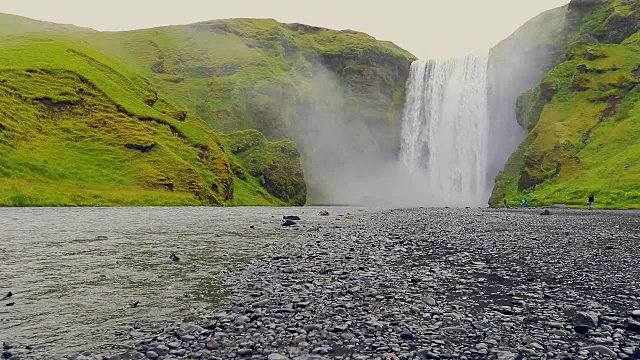 冰岛的斯科加佛斯瀑布，慢镜头视频素材
