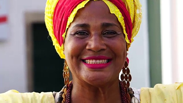 巴西妇女的肖像非洲后裔-拜阿纳视频下载