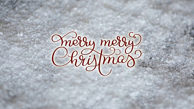 写着圣诞快乐的复古文字在雪的背景。书法和文字繁盛的元素。节日的感情视频素材