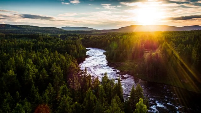 空中景观与河流和北方森林在瑞典-斯堪的那维亚视频下载