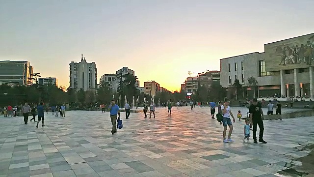 斯坎德培广场，阿尔巴尼亚地拉那的主要广场视频下载