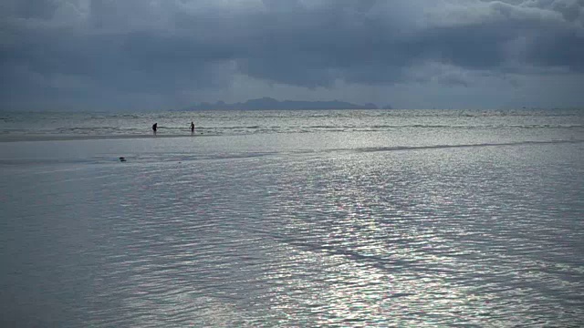 泰国苏梅岛，纳松镇海滩的日落视频下载