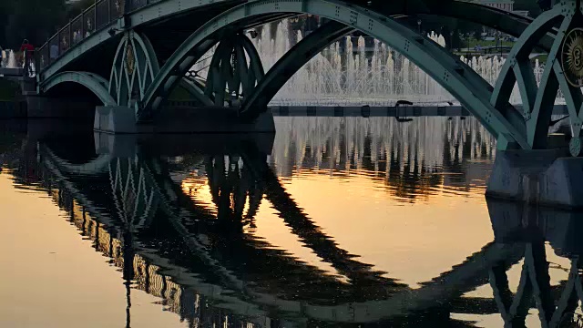 人行天桥。视频下载