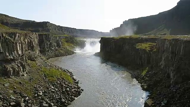 Jökulságljúfur峡谷和冰川河Jökulsá á Fjöllum在Vatnajökull国家公园鸟瞰图视频素材