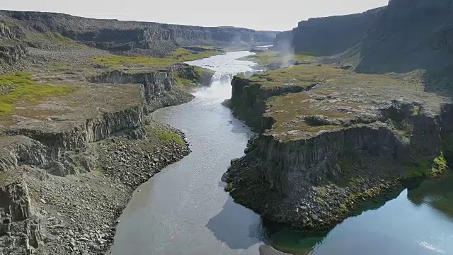 Vatnajökull国家公园Jökulságljúfur峡谷鸟瞰图视频素材