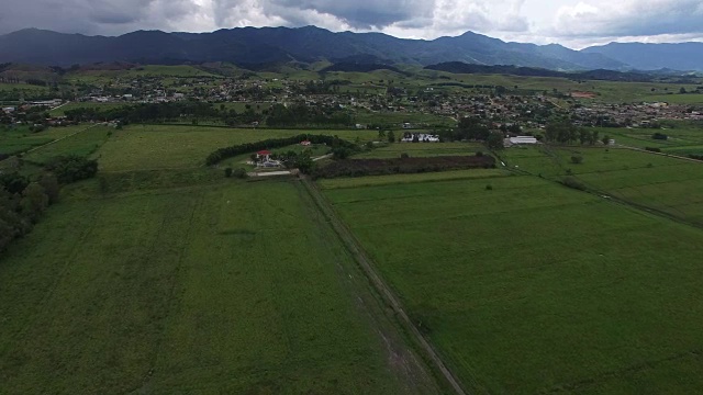 飞越拉丁美洲的农村地区视频下载