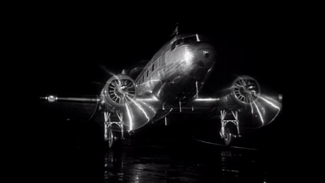 1952年，一架飞机准备起飞视频下载