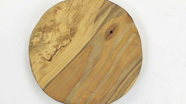 特写旋转的框架由木头制成。用于设计和装饰的木质背景表面视频素材