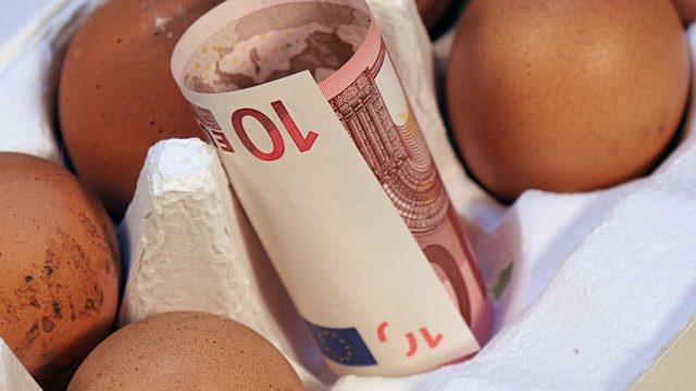 10欧元天然新鲜鸡蛋包装视频素材