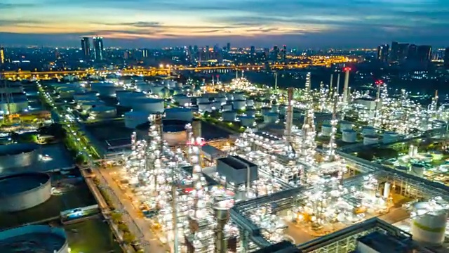 4K Timelapse或Hyperlapse of Aerial在亚洲的炼油厂工业园区视频下载