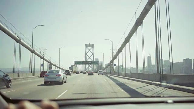 开车POV:去旧金山的桥视频素材