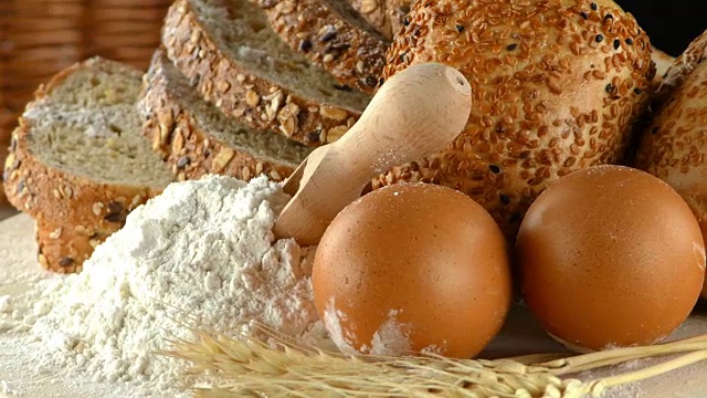 面包、面粉、小麦、鸡蛋食品概念视频素材