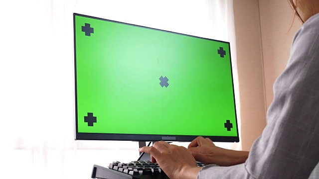 使用电脑，用绿屏打字视频下载