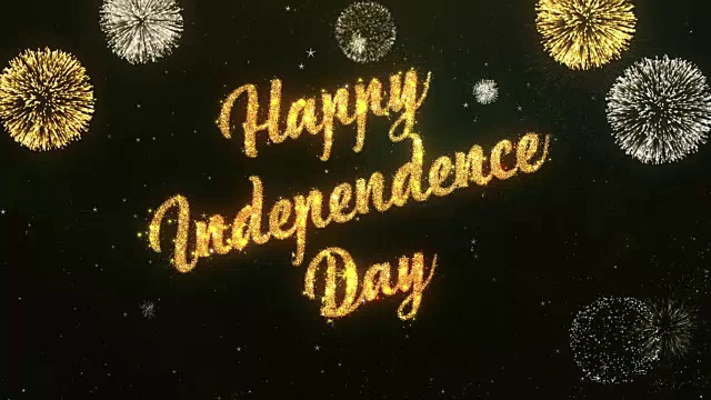 快乐的独立日问候文本由火花灯黑夜天空与色彩丰富的烟花视频下载