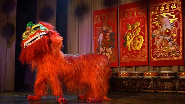 红狮舞在中国新年的节日视频下载