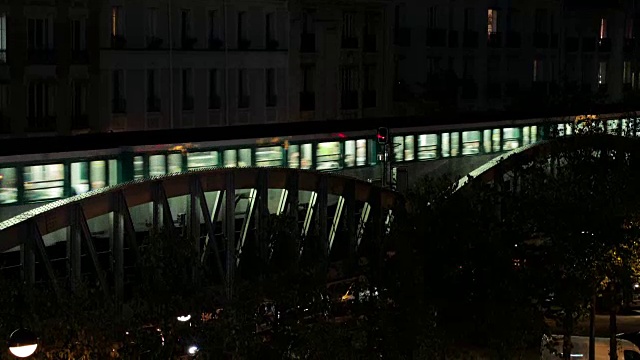 在巴黎的火车视频素材